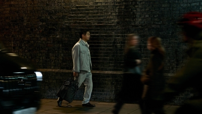 HUGO presenta Red Means Go, la campagna SS26 dedicata a una generazione che ridefinisce il successo