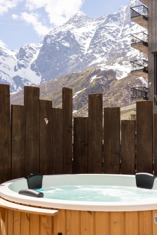 Art Hotel Grivola e il fascino delle prime luci: perché continuiamo a definirlo il migliore hotel a Cervinia